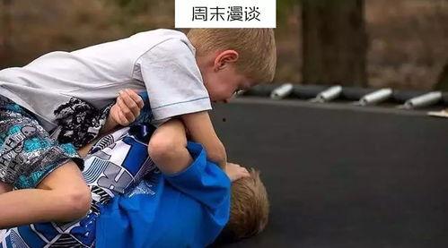 小孩打架吃瓜看戏图片,围观小孩打架，吃瓜看戏背后的社会现象