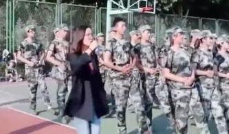 青岛军训吃瓜视频,青岛学子军训生活趣味瞬间