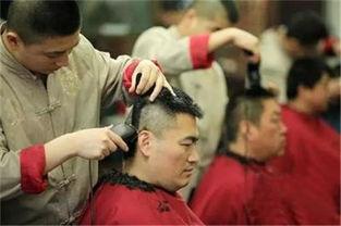 老头小年吃瓜,岁月静好，瓜香四溢